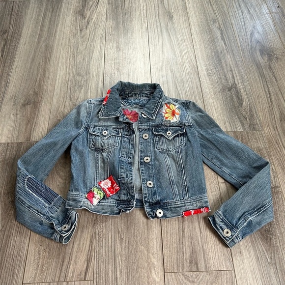 Miss Me‎ Cropped jean jacket w/patches - Picture 1 of 6